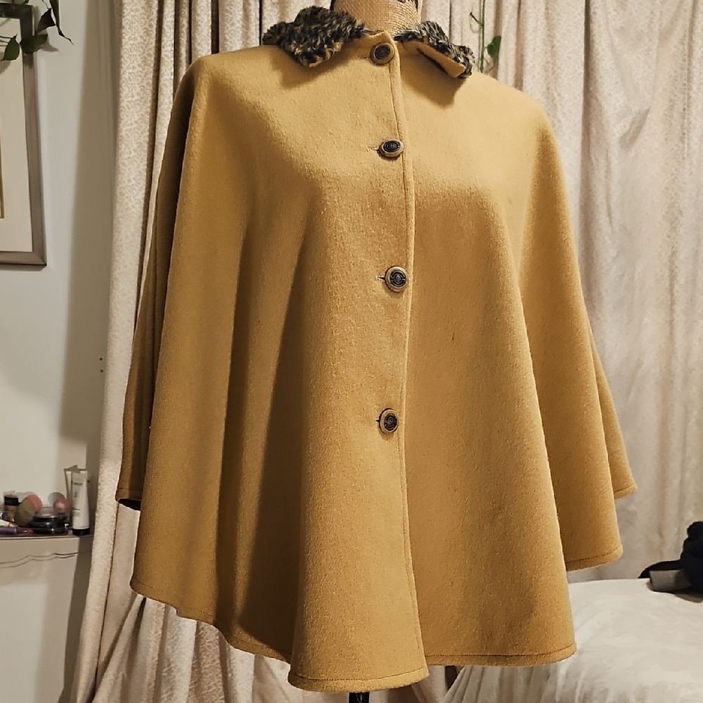 Vintage Cape With Faux Leopard Print Collar